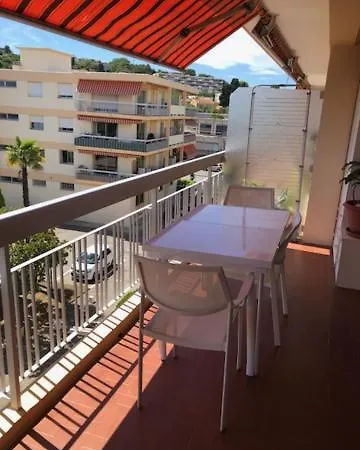 Appartement Coquet Avec Grande Terrasse